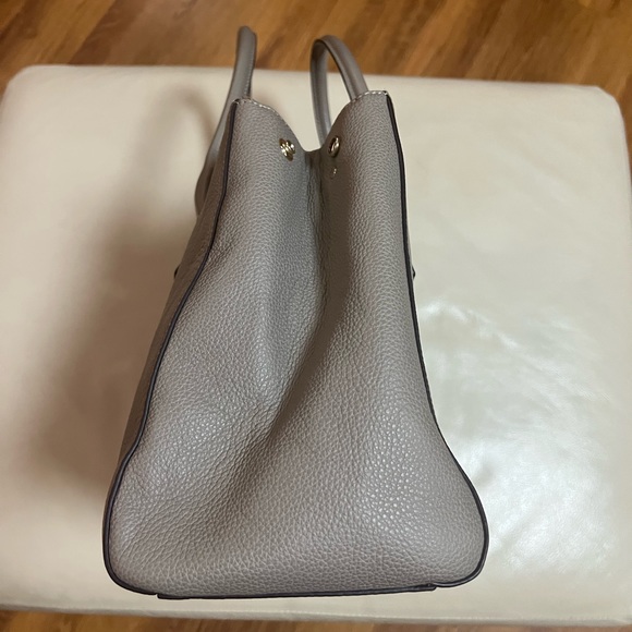 👜👜Furla pebbled leather tote bag with Removable shoulder straps. - Picture 8 of 16